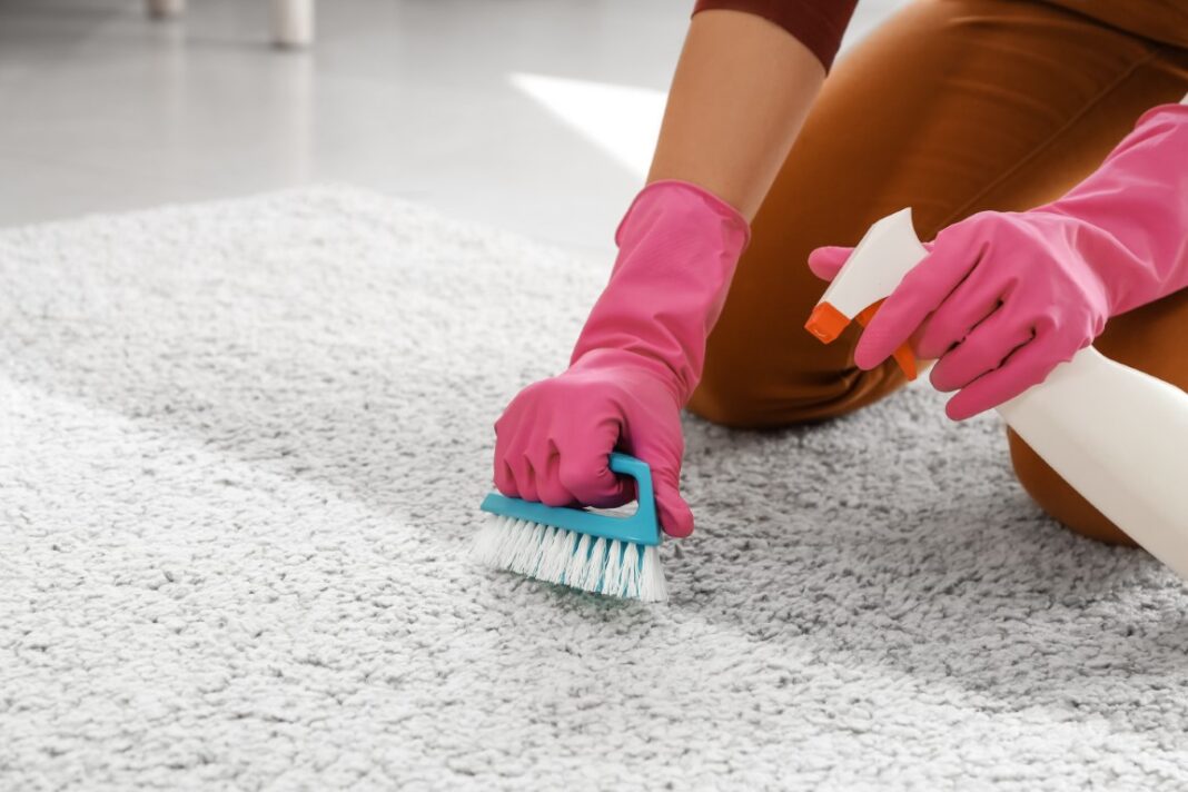 astuces-de-grand-mere-pour-nettoyer-desinfecter-et-raviver-les-moquettes-et-tapis-1068x712-1.jpg